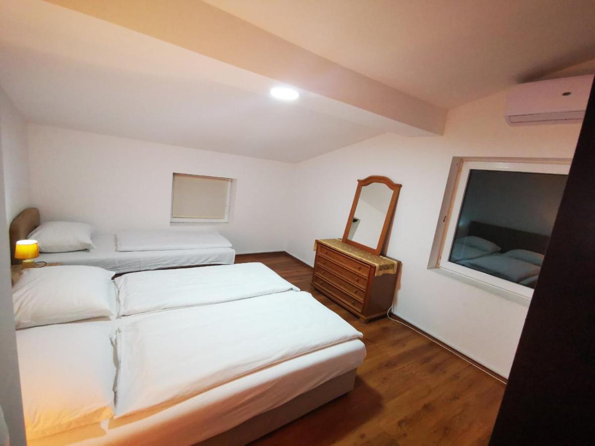 Private Riverside Villa Silvia โมสตาร์ ภายนอก รูปภาพ